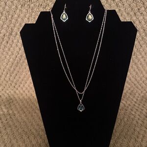 Elegant Gold Iridescent Kendra Scott Necklace and Earrings Set
